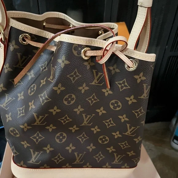 Louis Vuitton Monogram Petit Noe bucket bag - Picture 10 of 13